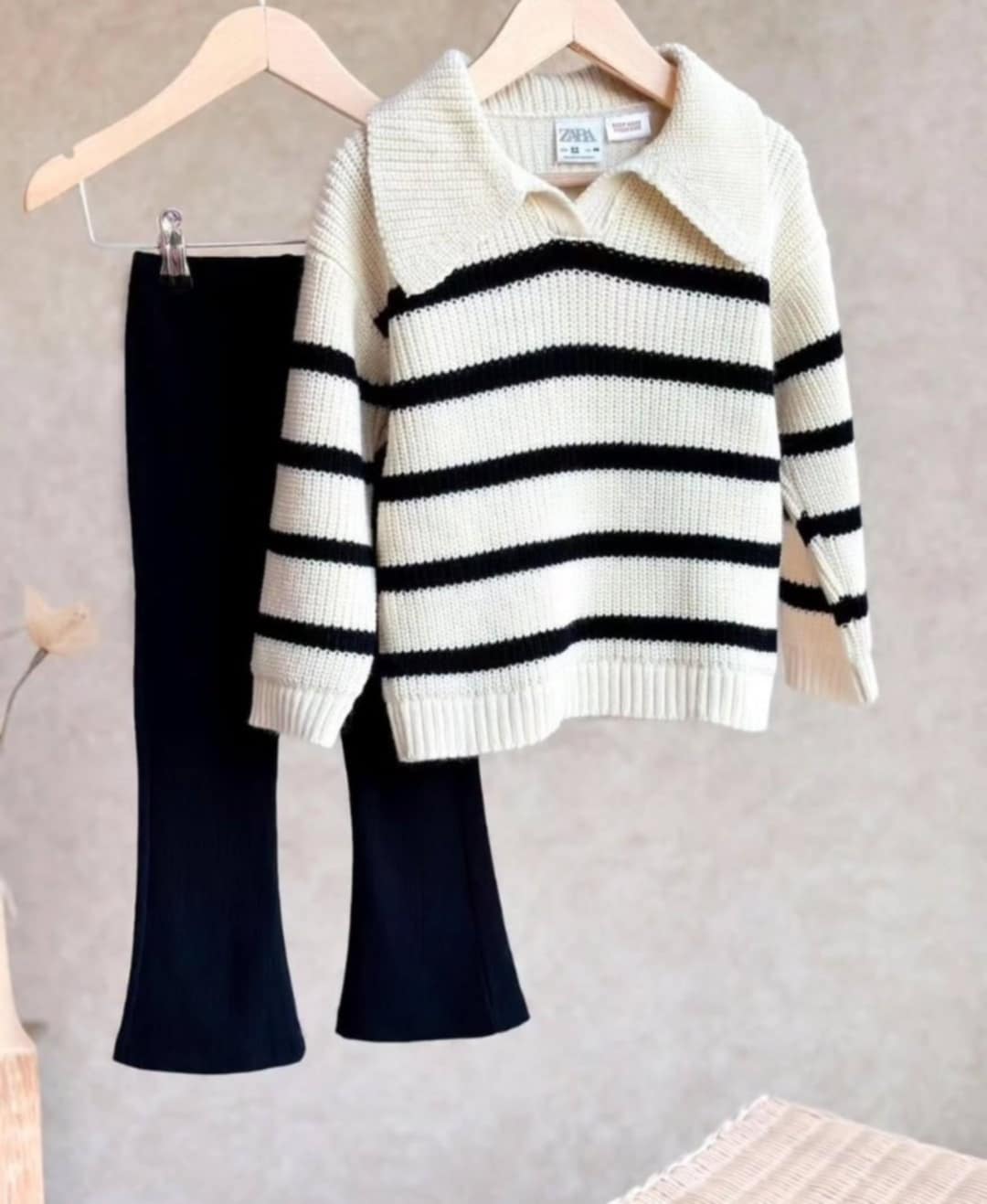 dvodelen-komplet-so-pletena-bluza-i-traperki