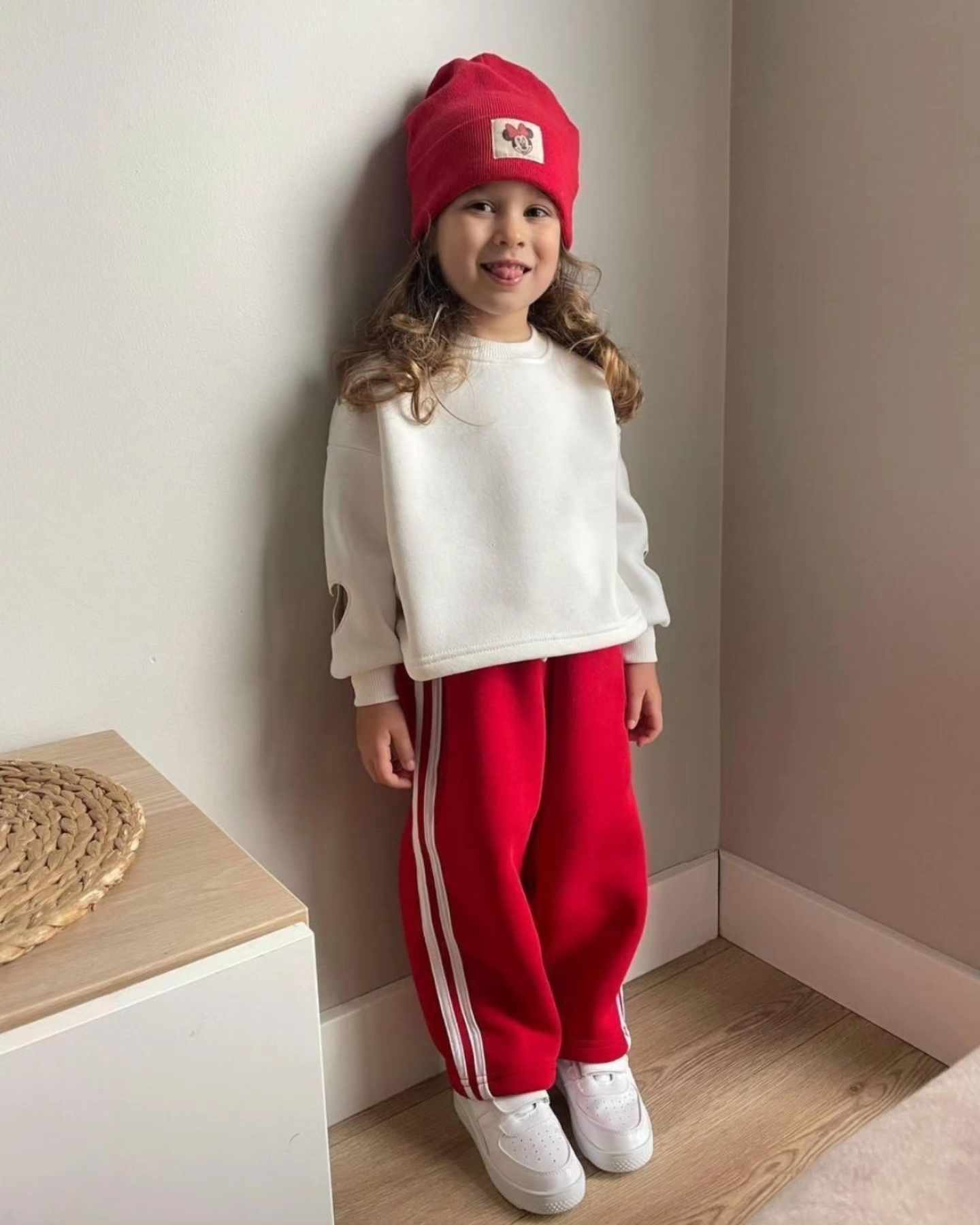 trenerki-za-devojcina-so-bluza-i-pantaloni-so-linii (2)